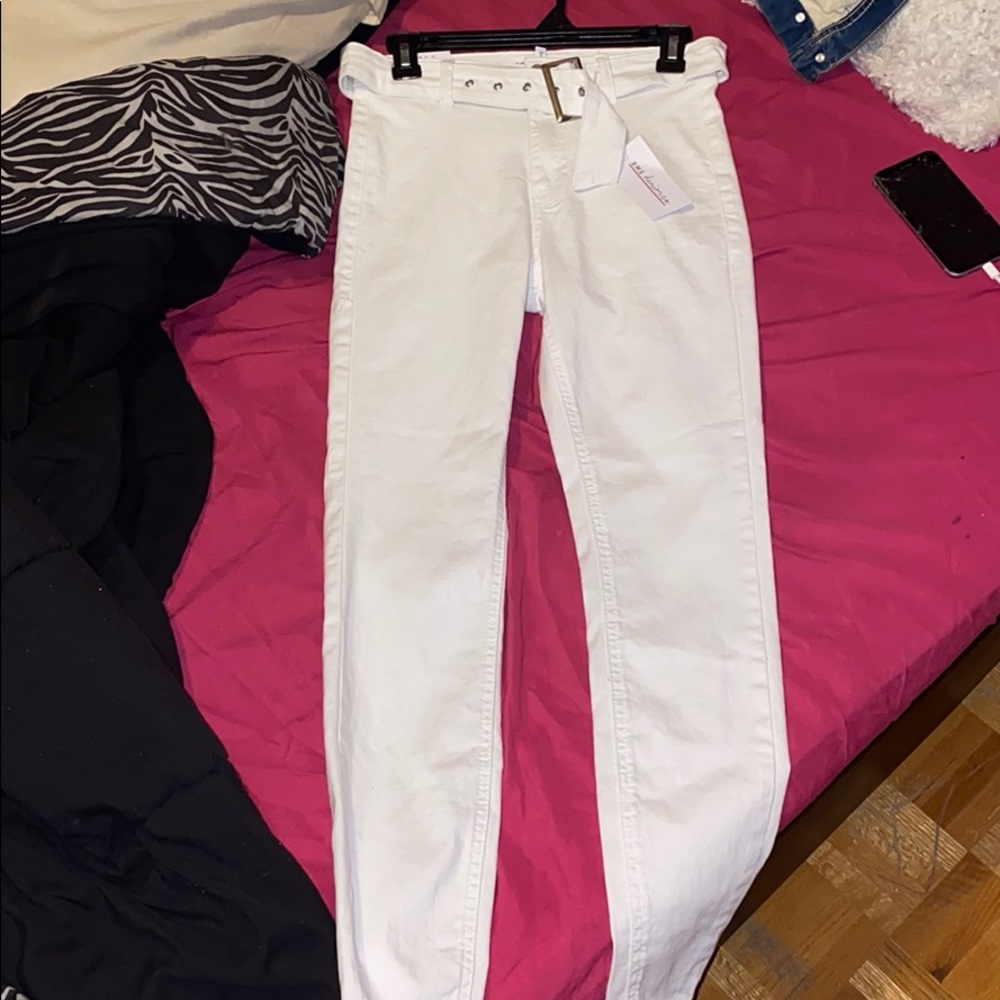 Urban behaviour booty lifting white jeans